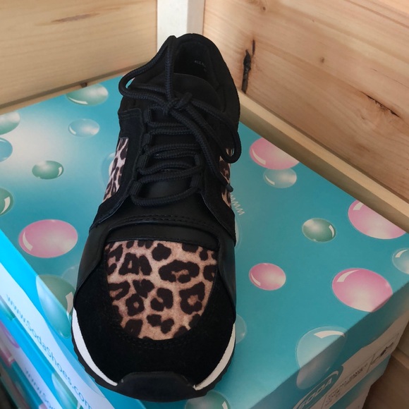 Soda Leopard Sneaker SZ 6.5 🔥LAST PAIR 🔥 - Picture 4 of 5
